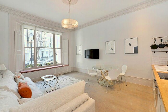 2 Bedroom Flat To Rent In Linden Gardens, Notting Hill, W2