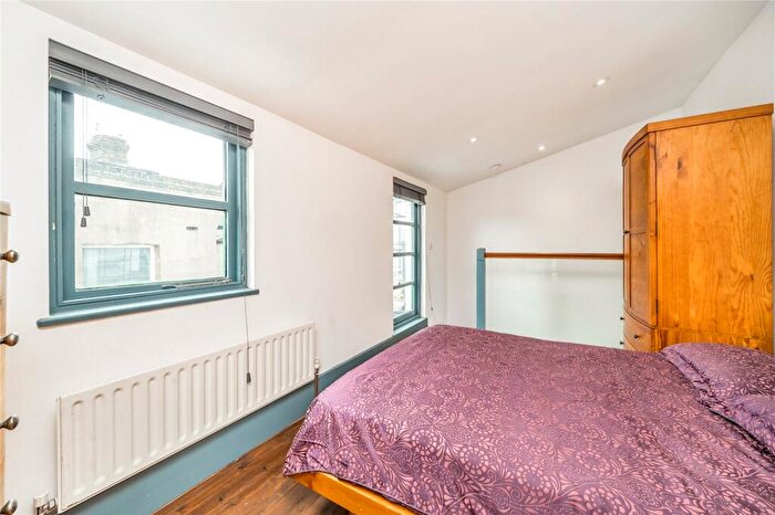 1 Bedroom Terraced House For Sale In Trehurst Street, Hackney, London, E5 - Photo 3