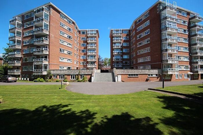2 Bedroom Flat To Rent In West Cliff Road, Bournemouth, BH4