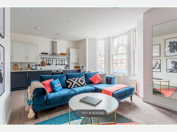 2 Bedroom Flat To Rent In St. Johns Road, Westcliff-On-Sea, SS0