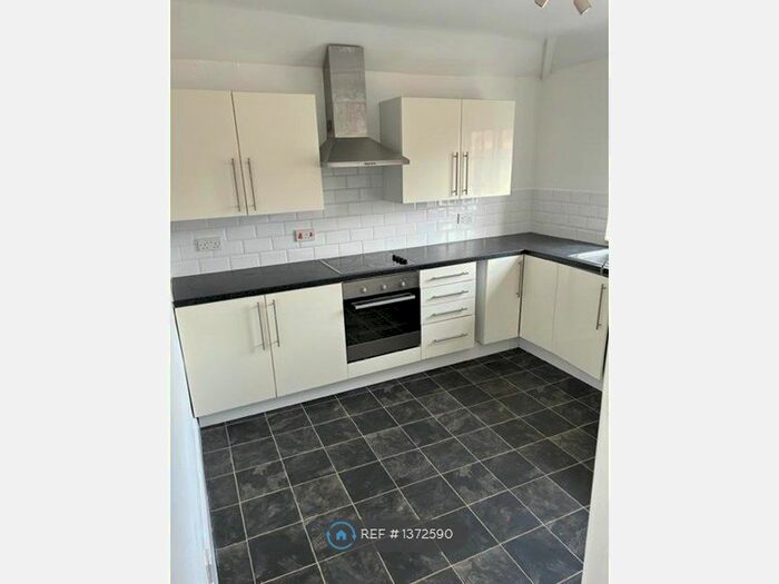 2 Bedroom Flat To Rent In Church Walk, Bideford, EX39