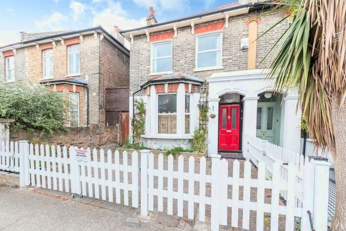 4 Bedroom Semi-Detached House To Rent In Ashbourne Grove, London, SE22