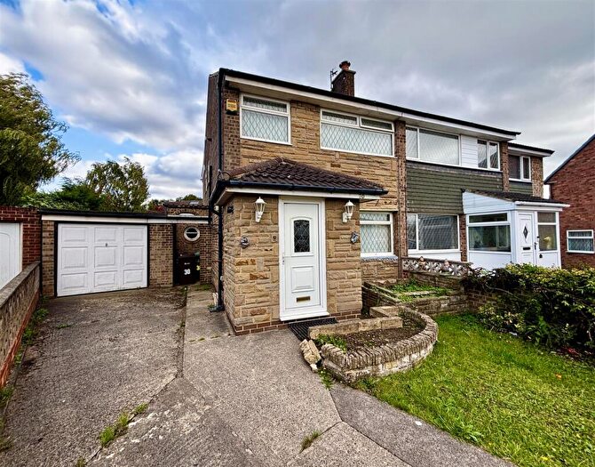 3 Bedroom Semi-Detached House For Sale In Fosse Way, Garforth, Leeds, LS25