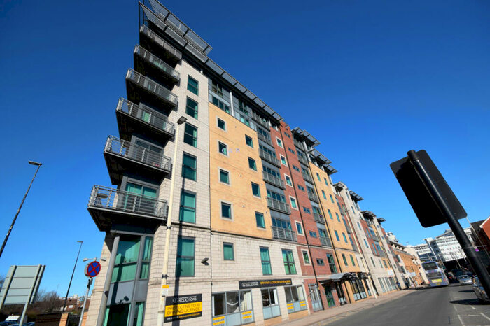 2 Bedroom Apartment To Rent In City Point, Chapel Street, Salford, M3