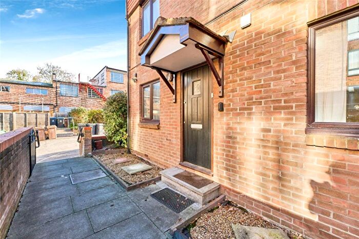 1 Bedroom Flat For Sale In Church Road, Kingston Upon Thames, KT1