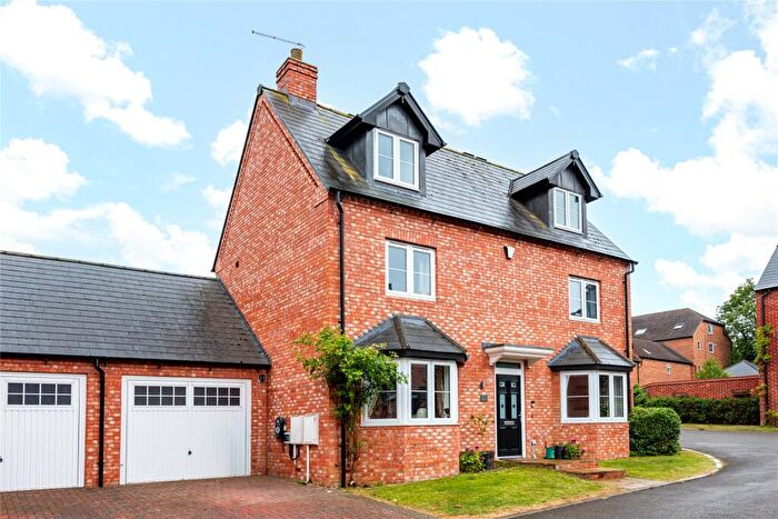 4 Bedroom Detached House For Sale In Rose Acre Close, Weedon, Northamptonshire, NN7