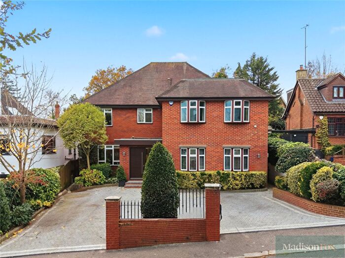 4 Bedroom Detached House For Sale In Ollards Grove, Loughton, Essex, IG10