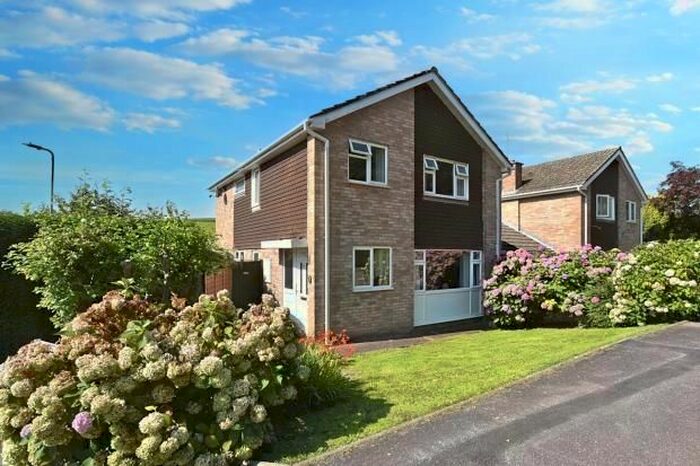 4 Bedroom Link Detached House For Sale In Tuckers Close, Crediton, Devon, EX17