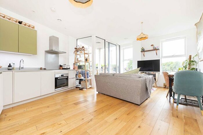 2 Bedroom Flat To Rent In Cadogan Terrace, Victoria Park, E9
