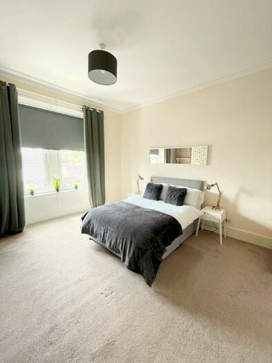 2 Bedroom Flat To Rent In North Street, Paisley, Renfrewshire, PA3