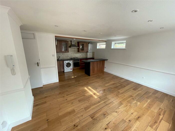 1 Bedroom Apartment To Rent In Oakleigh Road North, London, N20