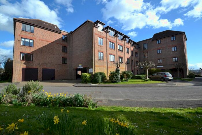 1 Bedroom Flat To Rent In Station Road, Pulborough, West Sussex, RH20