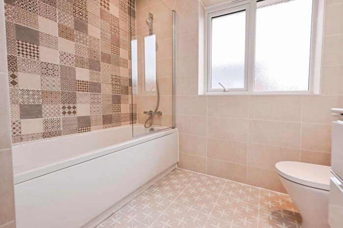 4 Bedroom Detached House For Sale In Club Lane, Birmingham, B31