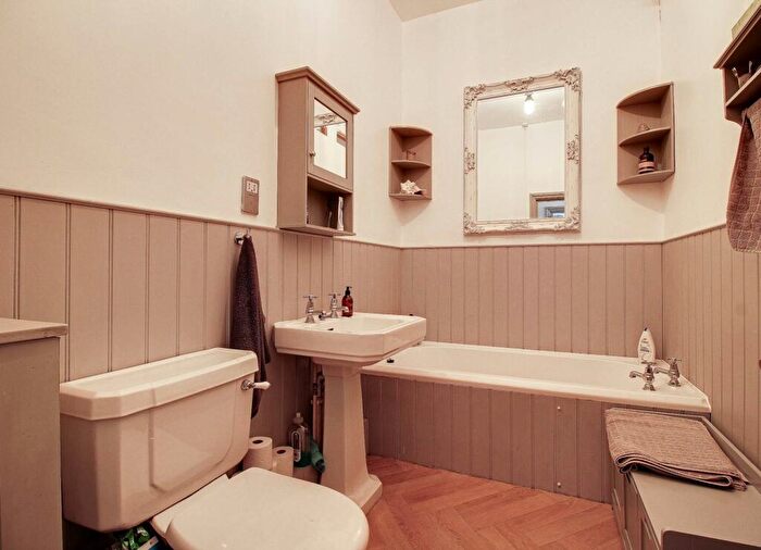 2 Bedroom Apartment For Sale In Southover High Street, Lewes, BN7