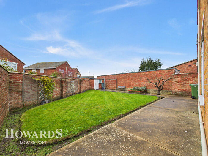 3 Bedroom Detached House For Sale In Breckland Way, Lowestoft, NR32