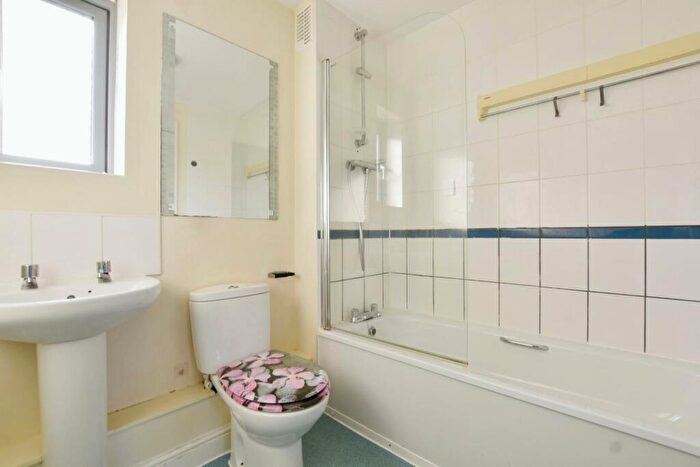 2 Bedroom Apartment For Sale In Wroughton Drive, Bristol, BS13