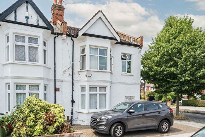 2 Bedroom Flat For Sale In Sedgeford Road, Shepherds Bush, W12