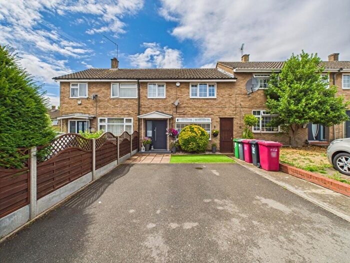 4 Bedroom Terraced House For Sale In Egerton Road, Slough, SL2