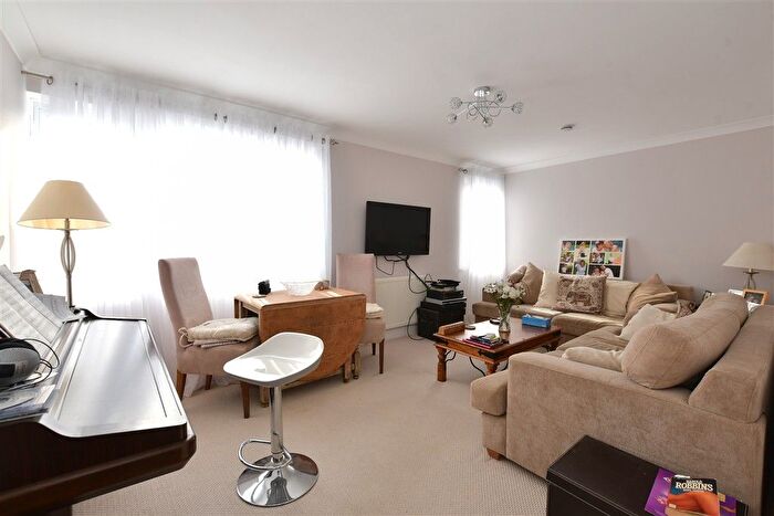 2 Bedroom Maisonette For Sale In Hutton Road, Brentwood, Essex, CM15