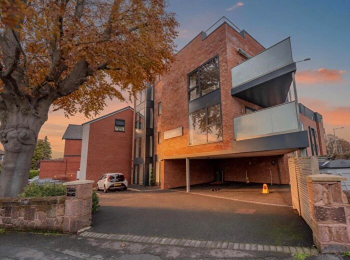 2 Bedroom Apartment For Sale In Mount Avenue, Heswall, Wirral, CH60
