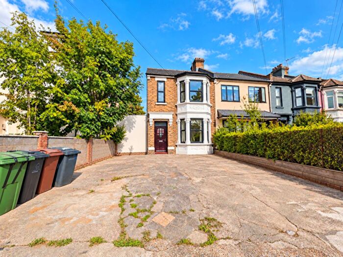 2 Bedroom Flat To Rent In Bulwar Road, Leytonstone, E11