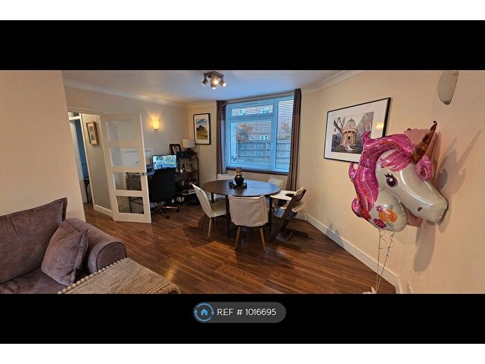 2 Bedroom Flat To Rent In The Oaks, London, NW6