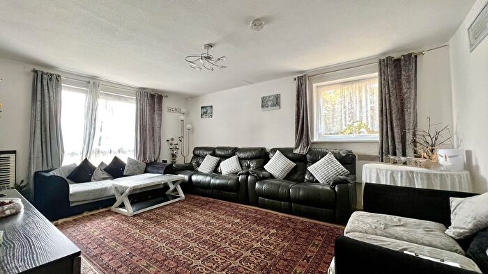 2 Bedroom Flat For Sale In Oakley Close, Isleworth, TW7