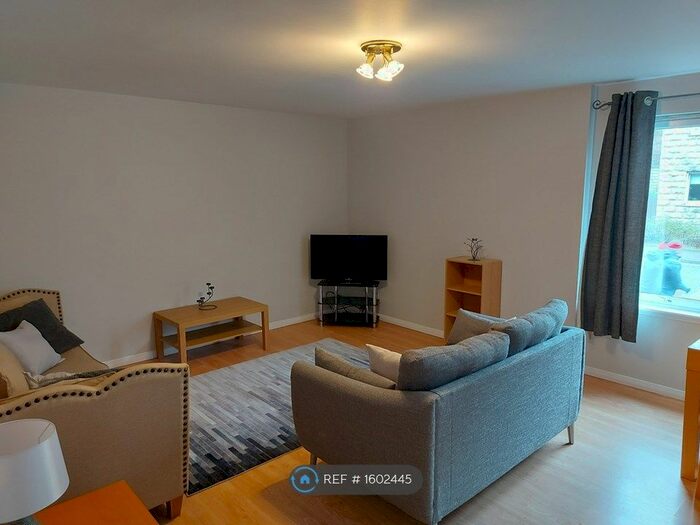 2 Bedroom Flat To Rent In Glendale Mews, Aberdeen, AB11