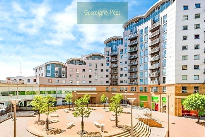 2 Bedroom Flat For Sale In Alencon Link, Basingstoke, Hampshire, RG21