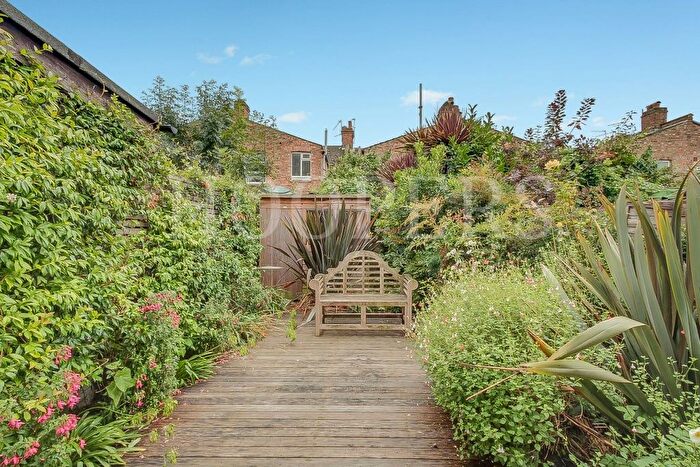 2 Bedroom Flat For Sale In Chapter Road, London, NW2