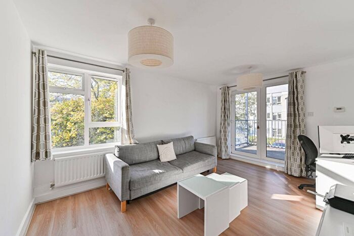 2 Bedroom Flat To Rent In Limerick Close, Balham, London, SW12