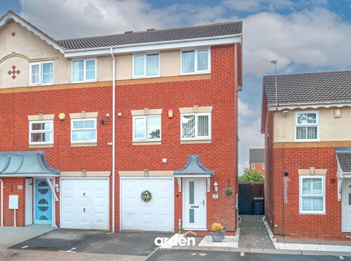 3 Bedroom End Of Terrace House For Sale In Parkside Way, Birmingham, B31
