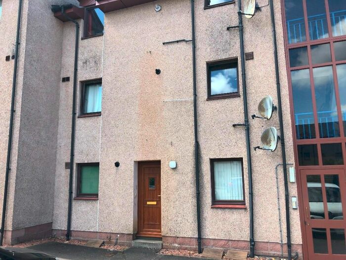 2 Bedroom Flat To Rent In Oliphant Court, Stirling, FK8
