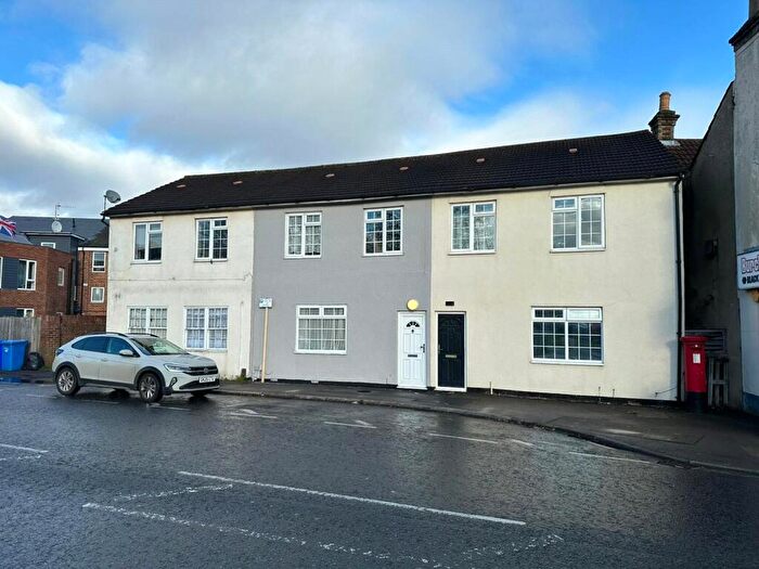 3 Bedroom Terraced House To Rent In High Street, Aldershot, GU12