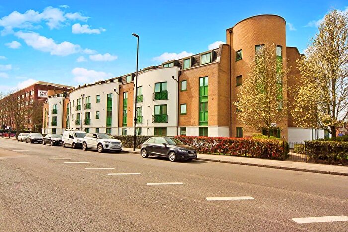 2 Bedroom Flat For Sale In Greenford Road, Greenford, UB6