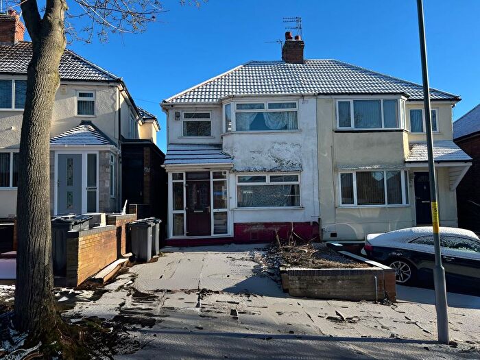 3 Bedroom Semi Detached House For Sale In Gleneagles Road, Birmingham, B26