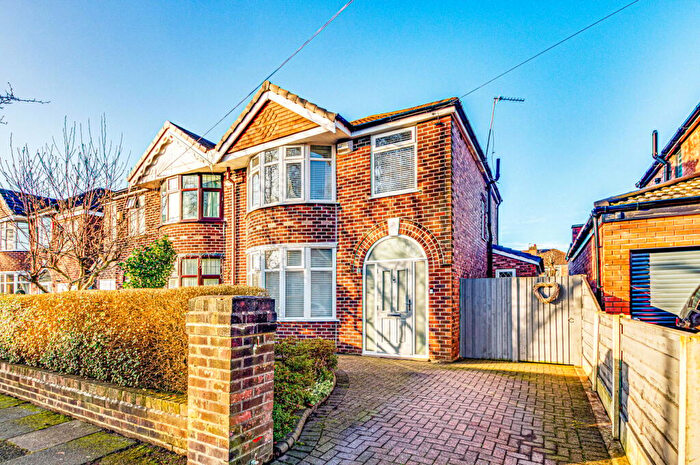 3 Bedroom Semi-Detached House For Sale In Guildford Road, Davyhulme, Manchester, M41