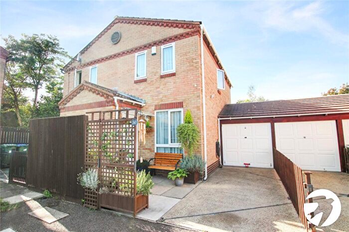 2 Bedroom Semi-Detached House For Sale In Courtland Grove, Thamesmead, London, SE28