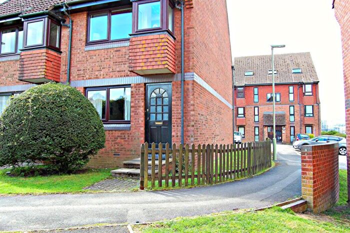 1 Bedroom Flat To Rent In Meon Close, Petersfield, GU32