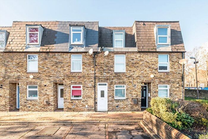 4 Bedroom Property To Rent In Kenchester Close, South Lambeth, SW8