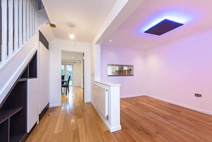 4 Bedroom House To Rent In Thirleby Road, Mill Hill East, London, NW7