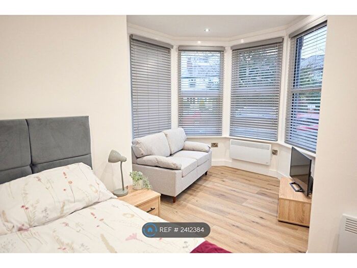 Studio To Rent In Broomfield Crescent, Leeds, LS6