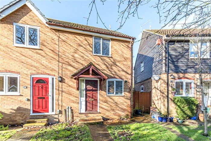 2 Bedroom End Of Terrace House For Sale In Dunfee Way, West Byfleet, Surrey, KT14