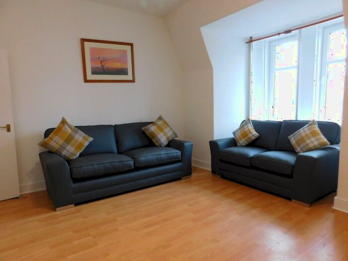 2 Bedroom Flat To Rent In Union Street, City Centre, Aberdeen, AB11