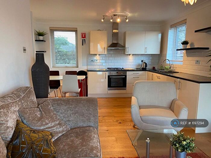 2 Bedroom Flat To Rent In Caledonian Wharf, Canary Wharf, E14