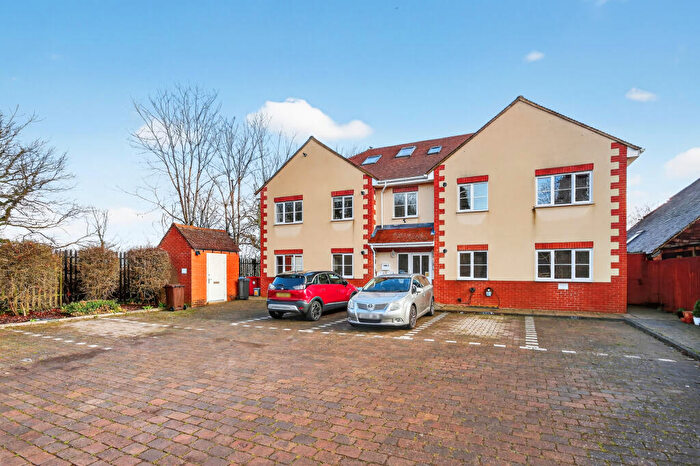 2 Bedroom Apartment For Sale In Larges Bridge Drive, Bracknell, RG12