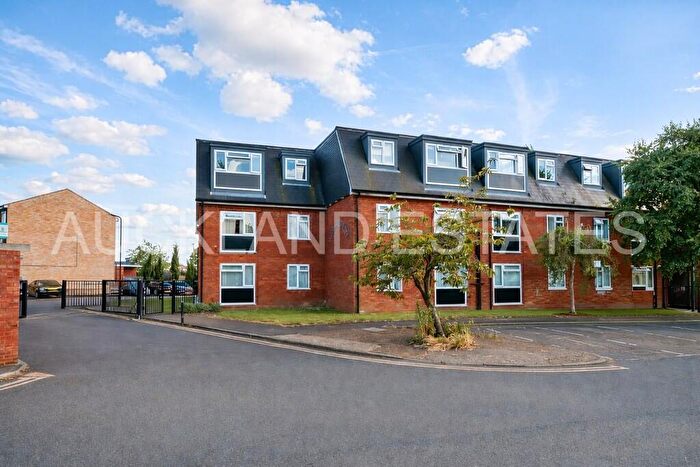 1 Bedroom Apartment To Rent In Wessex Court, Barnet, EN5