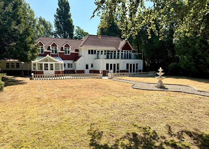 5 Bedroom Detached House For Sale In The Avenue, Poole, BH13