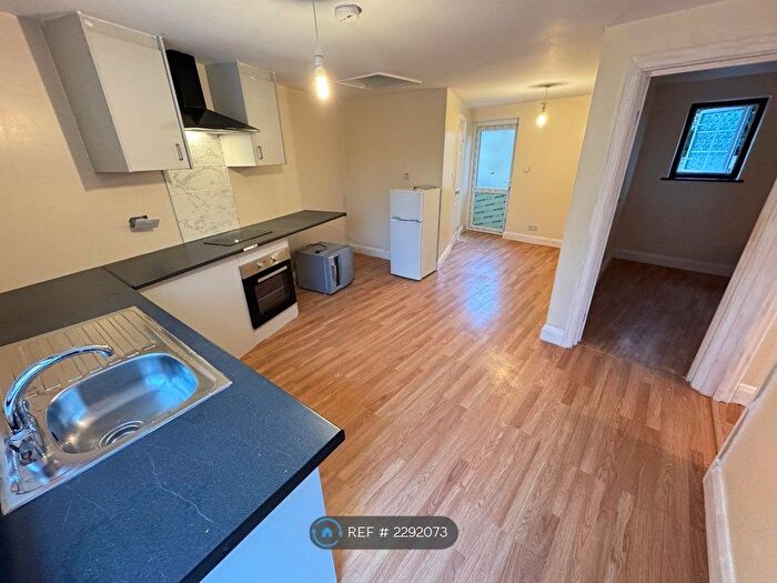 2 Bedroom Flat To Rent In Waxlow Crescent, Southall, UB1