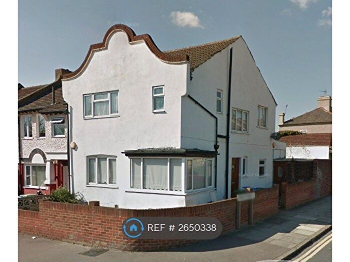 4 Bedroom End Of Terrace House To Rent In Mcleod Road, London, SE2